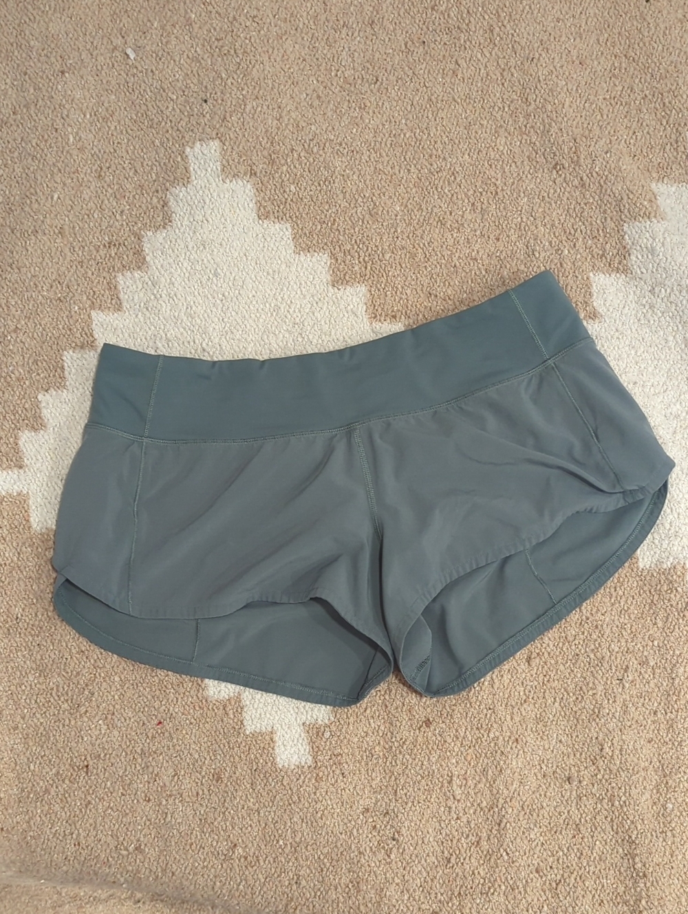 Lululemon 🍋 Speed Up Shorts 📐 6